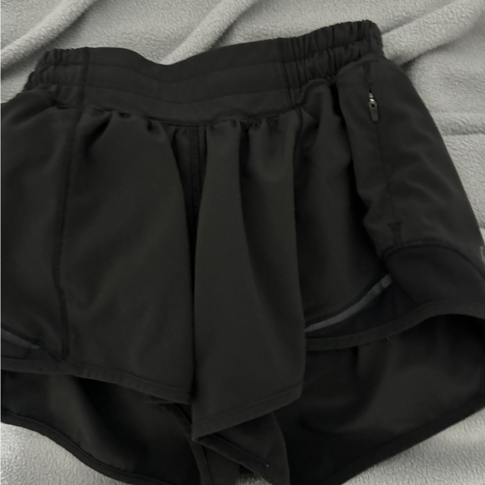 lululemon hotty hot shorts size 0 2.5in